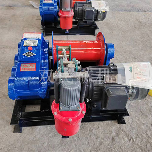 卷揚機，也叫絞車